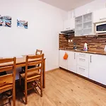 - 23 - Wifi, Parking, Netflix
