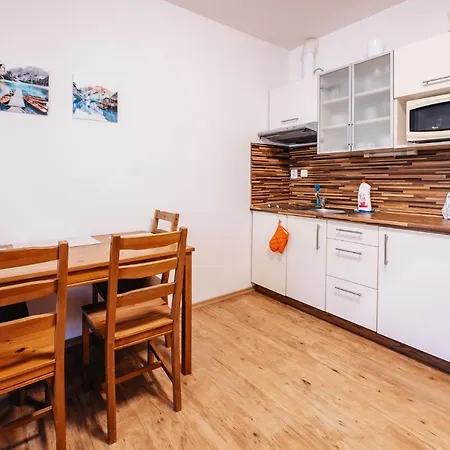 - 23 - Wifi, Parking, Netflix
